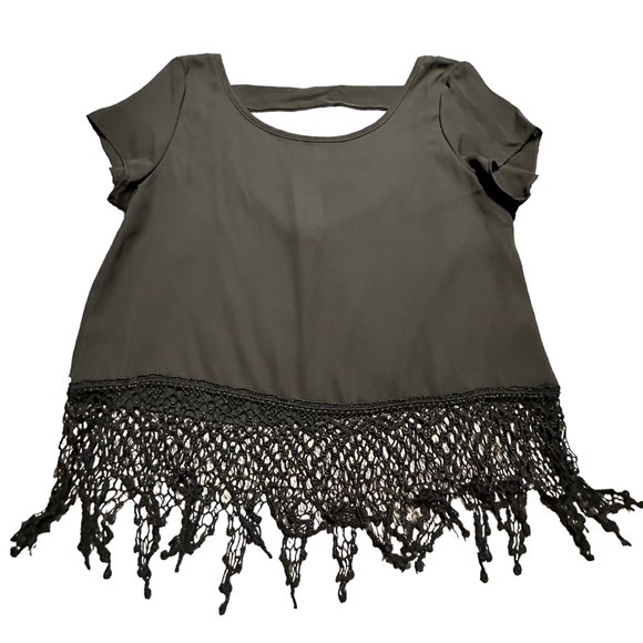 NWT Cropped crochet fringe blouse - Picture 1 of 4